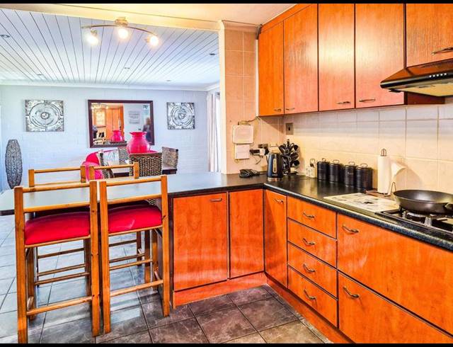 4 BEDROOM HOUSE FOR SALE IN PROTEA HEIGHTS